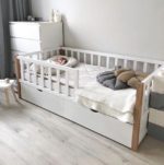 Кроватка Dreams Basic с натуральными стойками