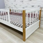 Кроватка Dreams Basic с натуральными стойками